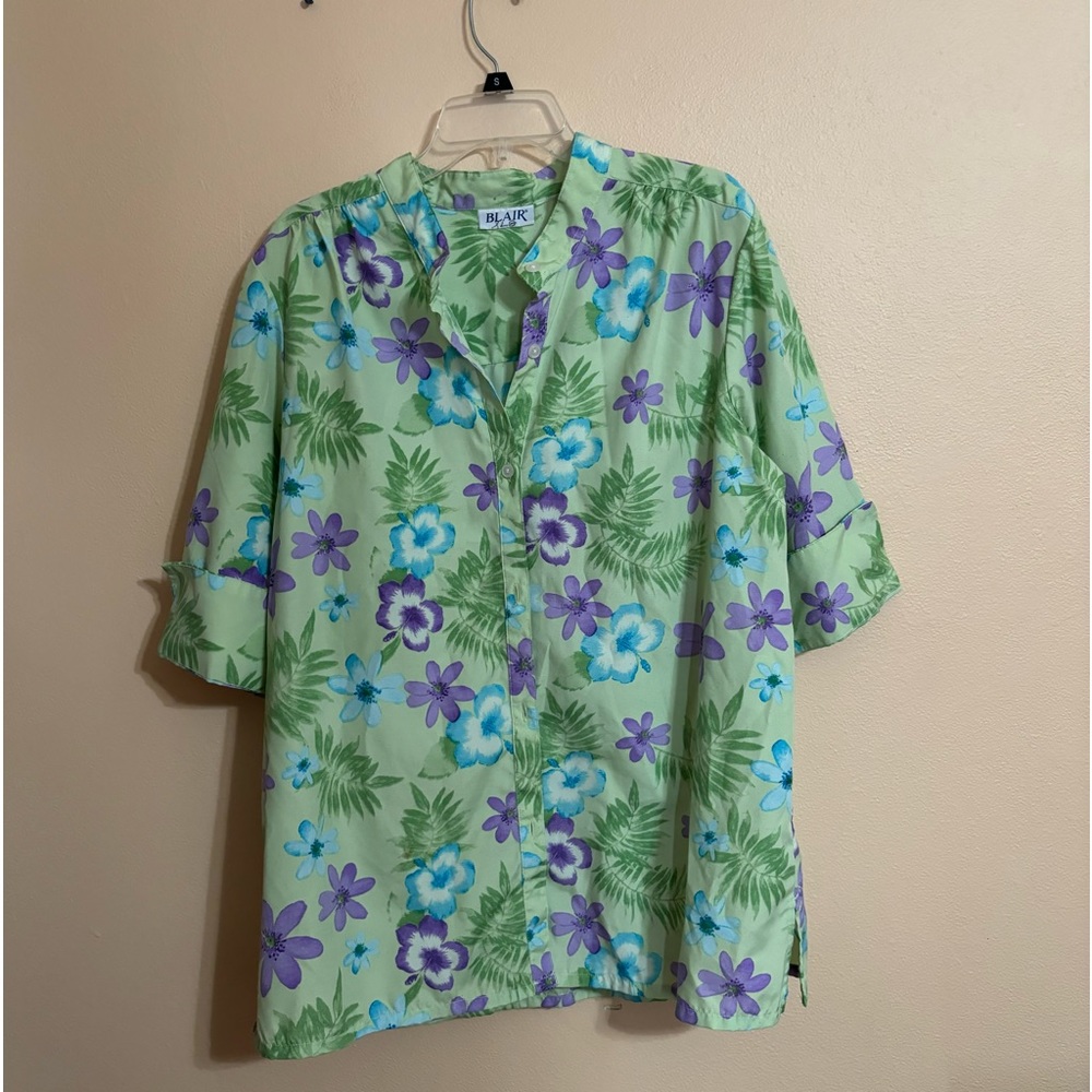 Blair Floral hawaiian shirt in green with a classic collar and a button front.